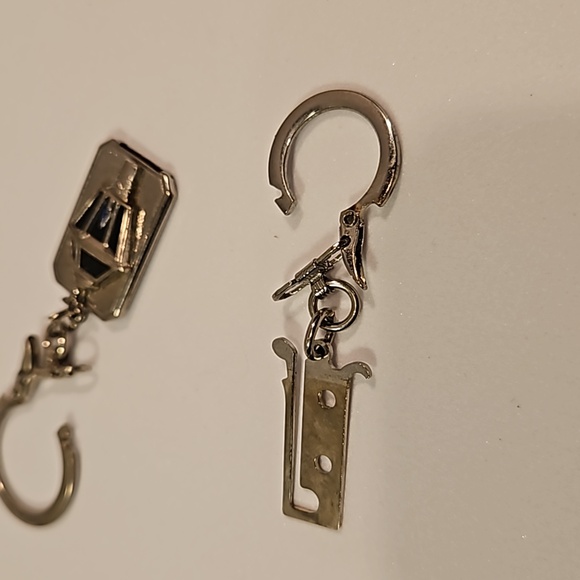 Vintage Silver Tone Gas Lamp Light Key Chain - Picture 5 of 7